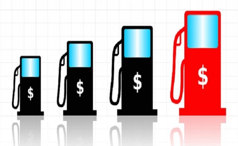 اصرار دولت برای افزایش قیمت بنزین/ مجلس مخالف است/ تا پایان سال قیمت بنزین تغییری نمی کند