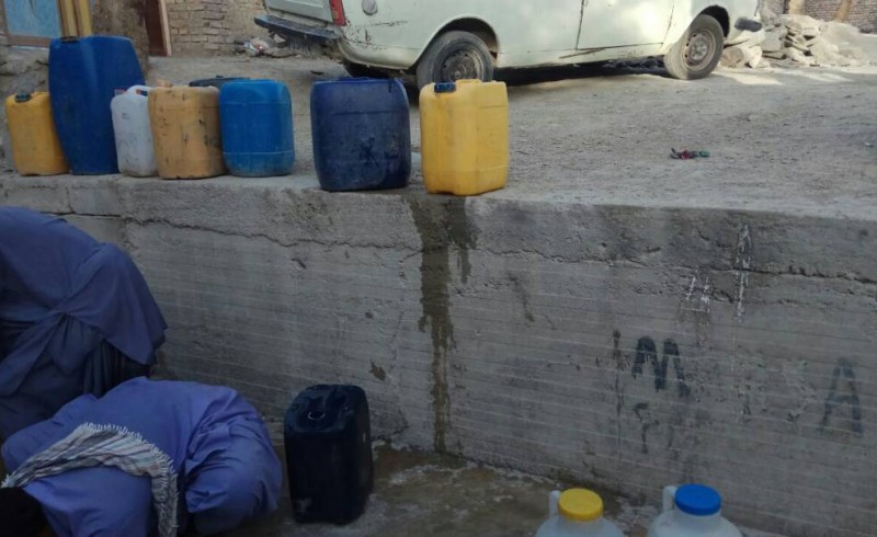 مردم شهر گشت در حسرت یک قطره آب/ بهره برداری از پروژه ملی انتقال آب تا دو هفته دیگر در این شهر