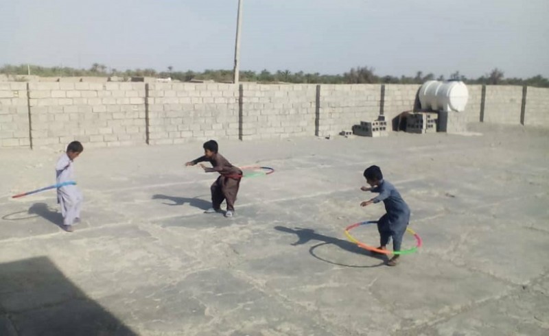 مسابقات روستایی به مناسبت روز بهزیستی در دهستان ناهوک برگزار شد/ اجرای بازی های بومی و محلی در روستای دهک+تصویر