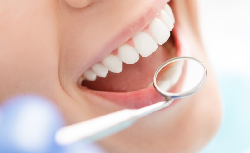 ترفند‌هایی خانگی و ارزان برای اینکه دندان‌هایی سالم داشته باشید