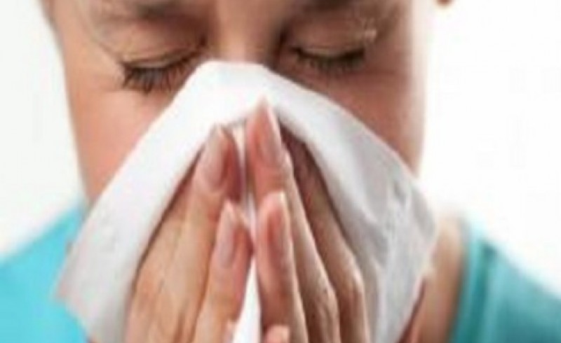 آنفولانزا بیماری حاد ویروسی که از طریق قطرات مایع بدن قابل انتقال است/ سالم ماندن بدن با تغذیه مناسب و ورزش مدام