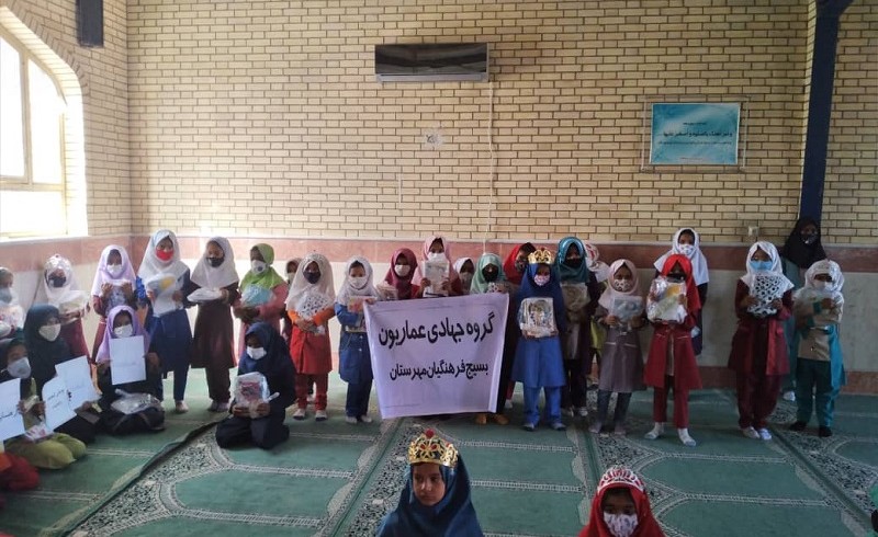 اهدای 400 بسته نوشت افزار میان دانش آموزان مهرستانی توسط سپاه/پویش لبخند شادی بخش کودکان جنوب شرق