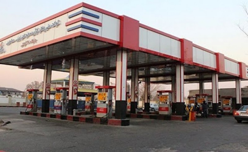 طول صف های بنزین در سراوان شکسته شد/ گلایه فرماندار شهرستان از عدم تامین کامل سهمیه سوخت روزانه