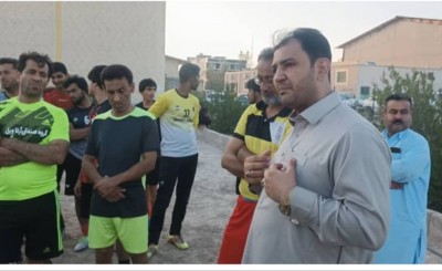 کمک شهرداری سراوان به تیم فوتبال جوانان بخشان جهت اعزام به مسابقات استانی